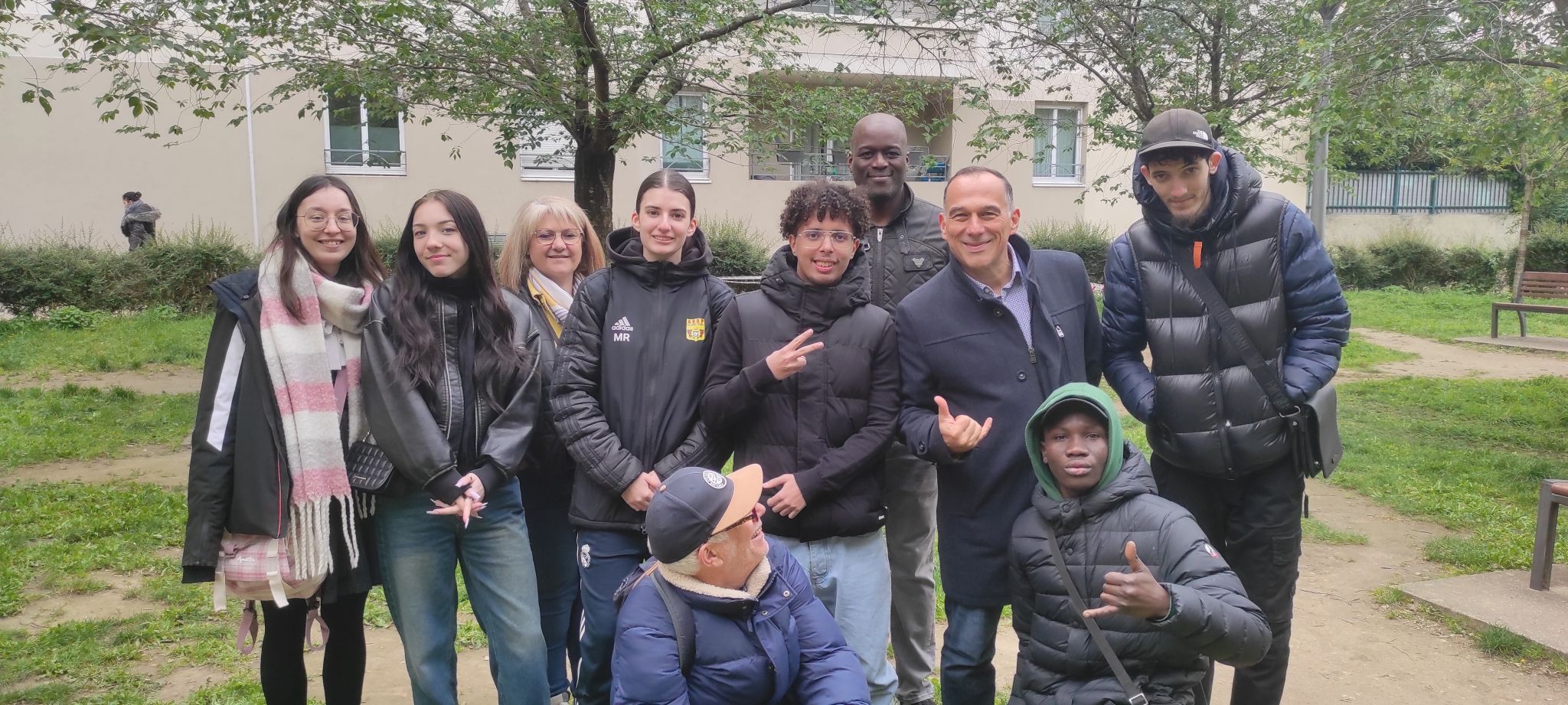 L'équipe des jeunes ayant assuré le tournage du film de présentation du GEVIL